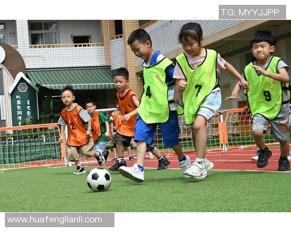 足球启蒙之旅:培养孩子热爱足球的初步步骤与技巧分享 足球启蒙之旅:培养孩子热爱足球的初步步骤与技巧分享